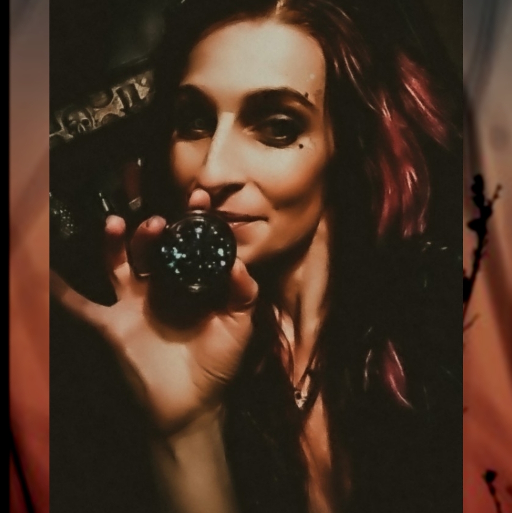 Meet your Posher, Vix